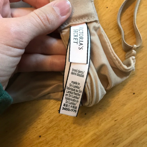 Victoria’s Secret Body by Victoria Bra - Picture 2 of 2